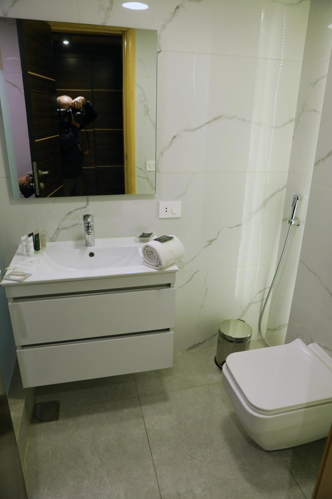 Imperial Suites Hotel Бейрут Экстерьер фото