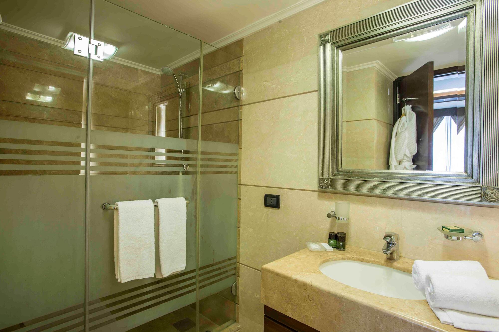 Imperial Suites Hotel Бейрут Экстерьер фото